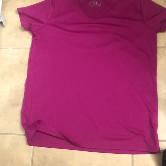 under armour t shirt new condition - Picture 3 of 4